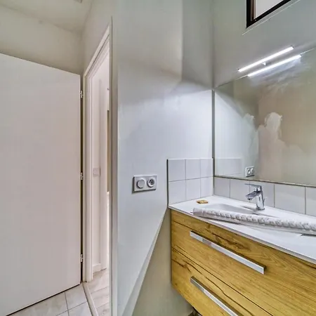 Le Centre 1, Logement Decore Avec Gout Et Moderne Dans L'hypercentre De Boulevard Agutte Sembat, Entierement Equipe Et Amenage Pour Accueillir Confortablement 4 Personnes