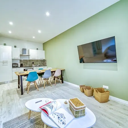 Le Centre 1, Logement Decore Avec Gout Et Moderne Dans L'hypercentre De Boulevard Agutte Sembat, Entierement Equipe Et Amenage Pour Accueillir Confortablement 4 Personnes Apartment