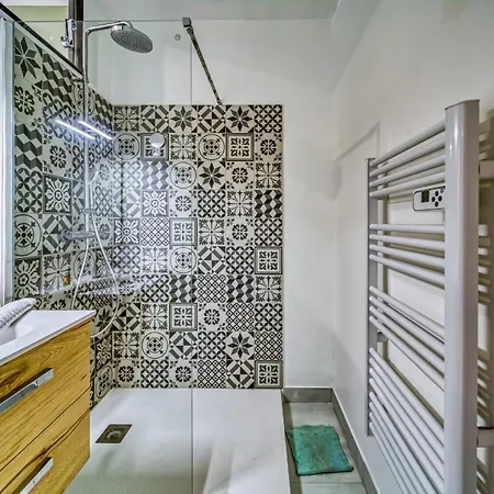 Le Centre 1, Logement Decore Avec Gout Et Moderne Dans L'hypercentre De Boulevard Agutte Sembat, Entierement Equipe Et Amenage Pour Accueillir Confortablement 4 Personnes Grenoble