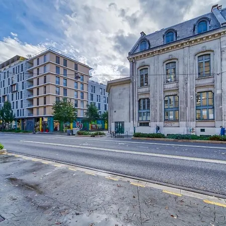 Le Centre 1, Logement Decore Avec Gout Et Moderne Dans L'hypercentre De Boulevard Agutte Sembat, Entierement Equipe Et Amenage Pour Accueillir Confortablement 4 Personnes
