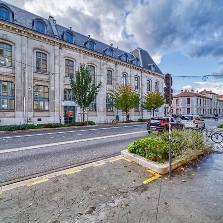 Le Centre 1, Logement Decore Avec Gout Et Moderne Dans L'hypercentre De Boulevard Agutte Sembat, Entierement Equipe Et Amenage Pour Accueillir Confortablement 4 Personnes Гренобль